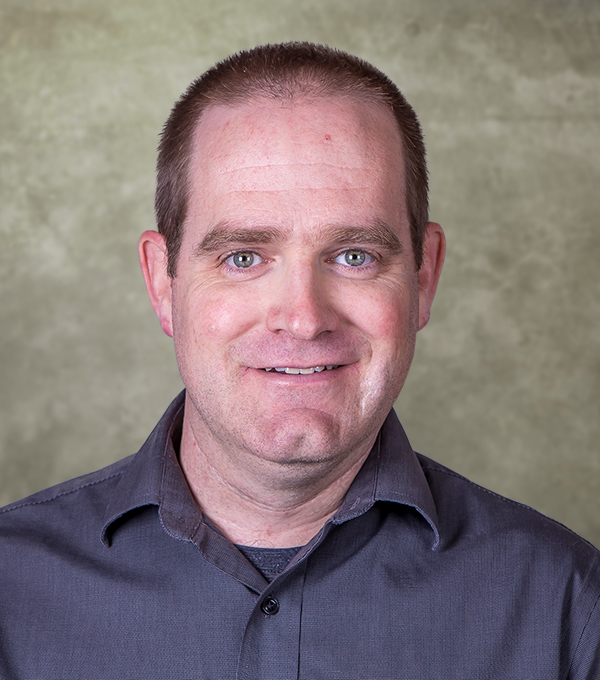 Daniel Saxton Professional image